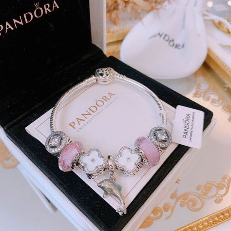 “Unforgettable Moments” 💕 The best gift of friendship, affection and love 💕 Unforgettable Love, Love Bracelet, Pandora Bracelet, Love Bracelets, Tiffany Heart, Heart Charm Bracelet, Best Gift, Heart Charm, Bracelet Watch