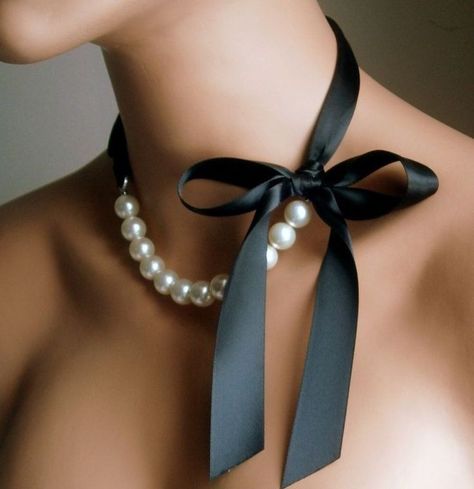 Ribbon Ends, Ribbon Necklace, Handmade Fashion Jewelry, Pearl Cream, Pearl Necklaces, Handmade Wire Jewelry, Black Necklace, Bead Jewellery, Bijoux Diy