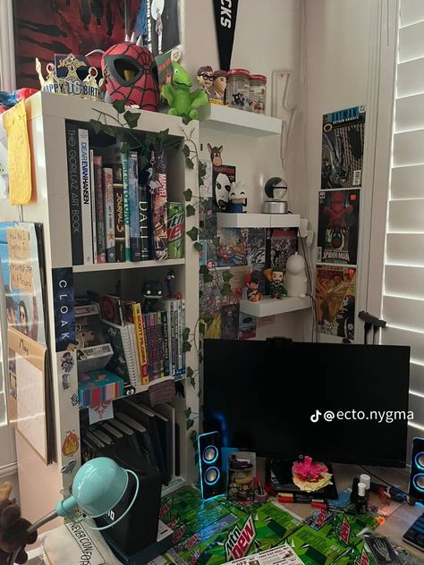 Nerd Bedroom, Nerdy Room, Alt Room, Acting Monologues, 2000s Room, Nerd Room, Retro Room, Bedroom Decor Cozy, Room Goals