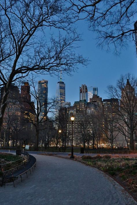 NYC at night. New York At Night, Nyc Aesthetic, Nyc Life, New York Life, City Vibe, Nyc Trip, Dream City, Concrete Jungle, City Aesthetic