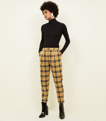 Mustard Check Print Tapered Trousers Tapered Trousers Outfit, Trousers Outfit Winter, Dress Down Friday, Yellow Clothing, Trousers Outfit, Check Trousers, Trouser Outfit, Style Guru, Mustard Dressing