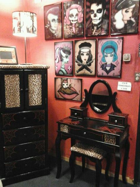 Im doing my room in this lovely rockabilly style. Rockabilly Bedroom, Rockabilly Decor, Rockabilly Home Decor, Texture Reference, Colored Walls, Interior Artwork, Horror Decor, Goth Home, Black Furniture