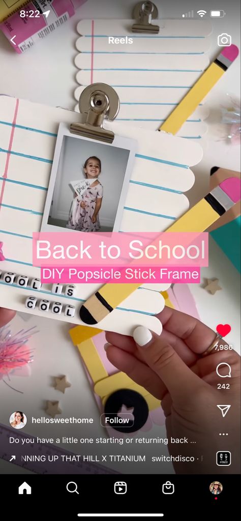 Back To School Popsicle Frame, Preschool Polaroid Craft, Polaroid Crafts, School Photo Frames, School Picture Frames, First Day Of School Pictures, Picture Frame Crafts, Diy Popsicle, School Frame