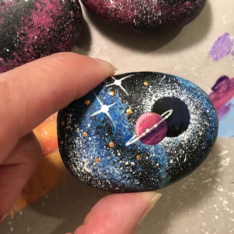 Galaxy rock painting Space Rocks Craft, Space Rock Painting, Galaxy Rock Painting, Galaxy Rocks, Space Painted Rocks, Spaceship Rock Painting, Galaxy Painted Rocks, Night Sky Rock Painting, Stone Painting Night Sky