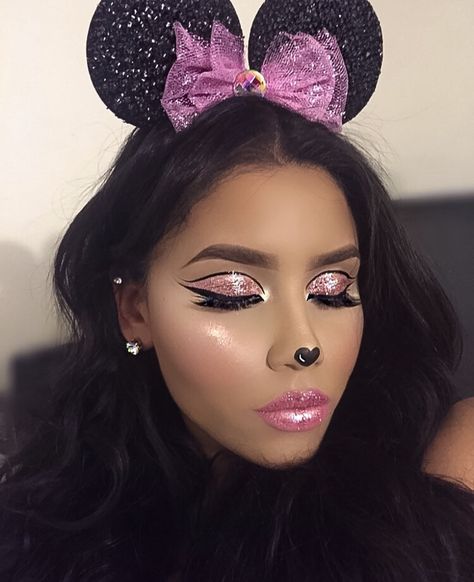 Minnie Mouse Face Paint Halloween, Minnie Mouse Face Makeup, Minnie Mouse Make Up Halloween, Minnie Mouse Inspired Makeup, Minnie Maus Make Up, Mini Mouse Makeup Ideas, Minnie Mouse Makeup Halloween, Minnie Mouse Costume Makeup, Minnie Mouse Makeup For Kids