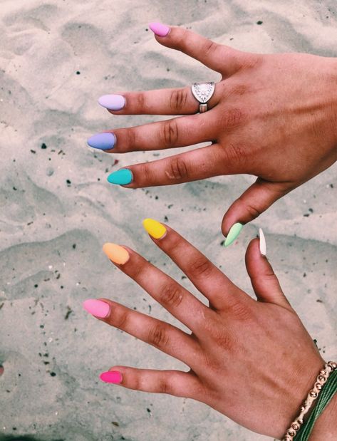 Nails Both Hands Different Colors, Multicolor Resizable Summer Bracelets, Lake Nails, Simple Fall Nails, Cool Nail Designs, Nail Trends, Fake Nails, Spring Break, Simple Nails