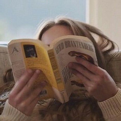 Skam Chris, Reading A Book, Girl Reading, Book Girl, I Love Books, Study Motivation, Book Aesthetic, My Vibe, Love Book