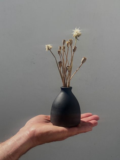 New mini matte black vase made from jesmonite Each vase is unique. Since it is 100% handmade, there may be minimal color deviations. Unevenness such as air bubbles can occur and make up the handmade look. Dried flower bouquet may vary Matte Black Vase, Vase Dried Flowers, Unique Flower Vases, Mini Vases, Minimal Color, Black Vase, Storing Cookies, Mini Vase, Dried Flower Bouquet