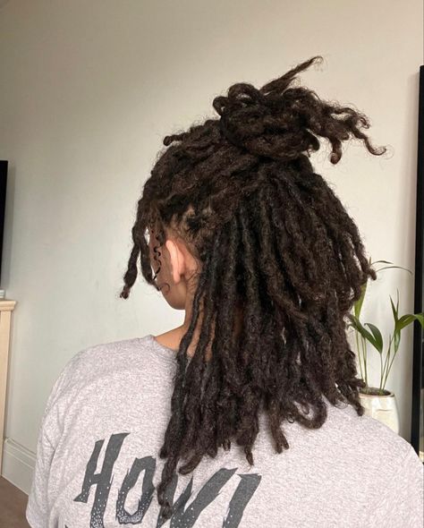 Dreadlocks On Black Women, Dreadlock Aesthetic, Dreads Women, Latest Dreadlocks Styles, Woman With Dreadlocks, Natural Hair Woman, Beautiful Locs, Beautiful Dreadlocks, Short Locs Hairstyles