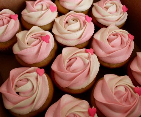 Love Valentines day engagement shower pink & white swirls with heart cupcakes Pink Heart Cupcakes, Cupcakes With Hearts, Valentine 2024, Pink Desserts, Heart Cupcakes, Love Valentines Day, Cupcake Designs, Love Cupcakes, Heart Themed