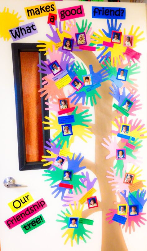 My version of the friendship tree door decor for school Family Classroom Door Decoration, Friend Ship Day Decoration In School, Friendship Wreath Preschool, Friendship Day Decoration Ideas, Friendship Classroom Decoration, Friends Classroom Door Ideas, Friendship Door Decorations Classroom, Friendship Tree Craft, Friendship Party