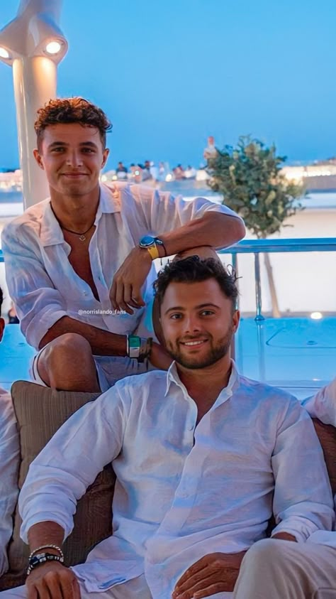 Lando Norris And Max Fewtrell Wallpaper, Lando Norris Ibiza, Lando Norris Max Fewtrell, Lando Norris Haircut, Lando Norris Inspired Nails, Max Fewtrell And Lando Norris, Lando And Max Fewtrell, Lando And Luisinha, Lando Norris Quadrant