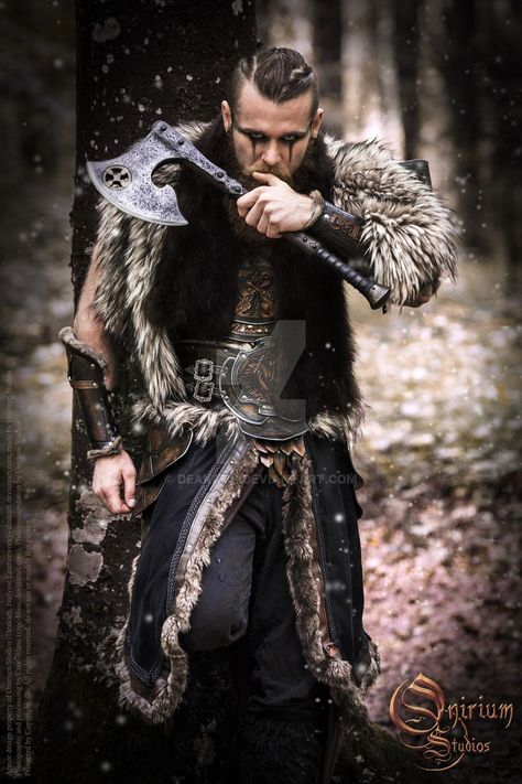 900 × 1350 Viking Makeup, Vikings Halloween, Viking Aesthetic, Costume Viking, Viking Cosplay, Viking Character, Nordic Aesthetic, Fantasy Craft, Viking Dress