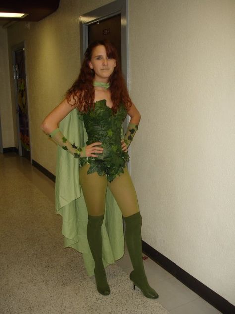 Twin Day Costumes, Diy Poison Ivy Costume, Poison Ivy Costume Diy, Poison Ivy Costume Ideas, Ivy Halloween Costume, Batman Poison Ivy, Poison Ivy Halloween, Poison Ivy Halloween Costume, Batman Costume Diy