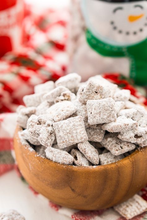 This Muddy Buddies or Puppy Chow recipe is an easy and addictive treat perfect for everyday celebrations and the holidays! Loaded with butter, chocolate, peanut butter, and powdered sugar, and ready in just 15 minutes! Nutella Puppy Chow Recipe, Pancake Puppies, Nutella Puppy Chow, Popcorn Balls Recipe Easy, Peach Biscuits, Pecan Praline Cake, Homemade Holiday Treats, Boston Cream Poke Cake, Purina Dog Chow