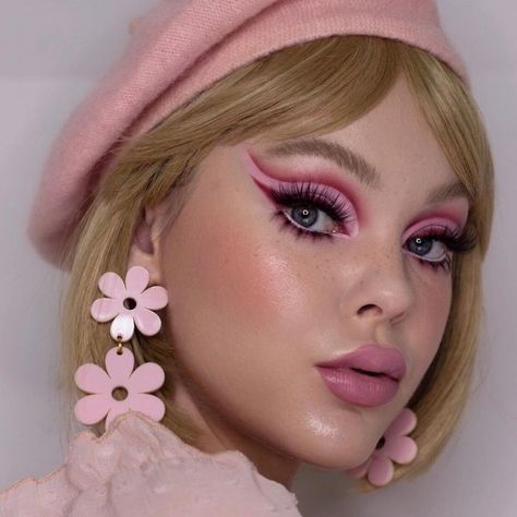 70s Make Up, Party Makeup Ideas, Retro Makeup Looks, 60’s Makeup, 60s Makeup, 70s Makeup, Girly Makeup, Retro Makeup, Barbie Makeup