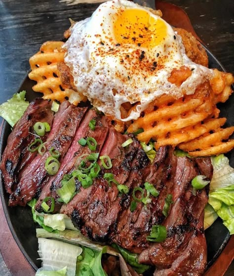 Buttered Steak, Hanger Steak, Crispy Waffle, Waffle Fries, Foreign Food, Food Rules, Medium Rare, Nutritious Diet, Steak And Eggs