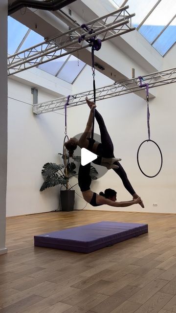 Elisa on Instagram: "Splity double vibes 🫶🏻  #aerialhoopsplit #aerialhooptricks #aerialhoopdoubles #lyra #lyradouble #aerialhoop #luftakrobatik" Aerial Hoop, Instagram