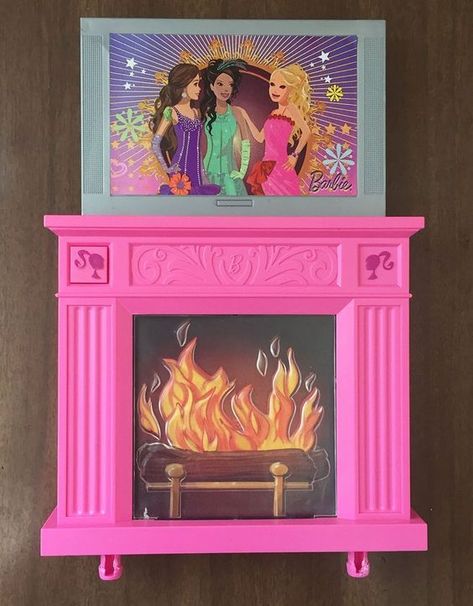 Barbie Fireplace, Townhouse Fireplace, 2009 Barbie, Christmas Lounge, Barbie Playsets, Barbie Dreamhouse, Flat Screen Tv, Barbie Diy, Barbie Dream