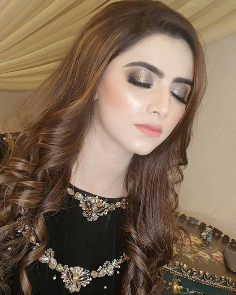 Party Makeup Ideas 2022 || No Makeup Look || #Easyhairstylestutorialandmakeupideas Party Makeup Looks Pakistani, Makeup Looks Pakistani, Glam Party Makeup, Indian Party Makeup, Party Makeup Ideas, Makeup Artist Course, Pakistani Makeup, Party Eye Makeup, No Makeup Look