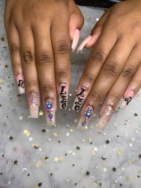 My nails done by @/emily_nailstagram on ig ❤️ Short Zodiac Nails, Pink Leo Birthday Nails, Leo Bday Nails, Leo Acrylic Nails Zodiac, Leo Szn Nails, Leo Nails Designs, Leo Acrylic Nails, Leo Zodiac Nail Designs, Nails With Names On Them