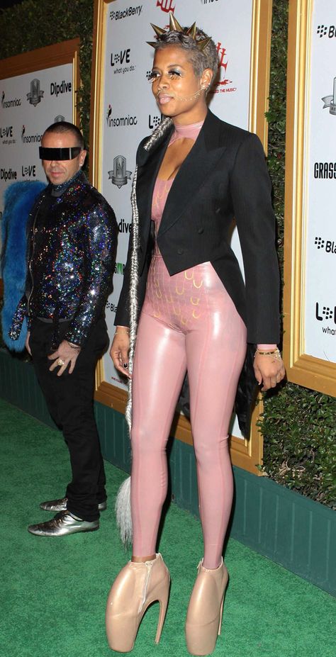 kelis Strange Fashion, Ugly Dresses, Outrageous Fashion, Ugly Outfits, Bad Fashion, Crazy Fashion, What Not To Wear, Epic Fail, Fashion Fails