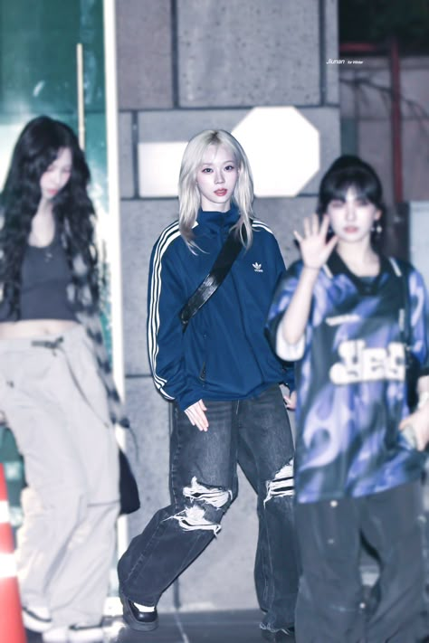 Aespa Winter Fashion, Kpop Idol Airport Fashion, Kpop Idol Airport, New Era Outfit, Winter Blonde, Idols Outfits, Kim Min Jeong, Fan Fashion, Korean Casual Outfits