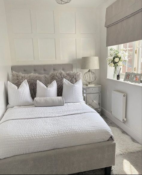 Small Cream Bedroom, Small Greige Bedroom, Beige And Grey Bedroom Ideas, Small Grey Bedroom Ideas, Small Spare Bedroom Ideas Guest Rooms, Grey And Cream Bedroom Ideas, Greige Bedroom Ideas, Spare Room Dressing Room Ideas, Grey And Beige Bedroom Ideas