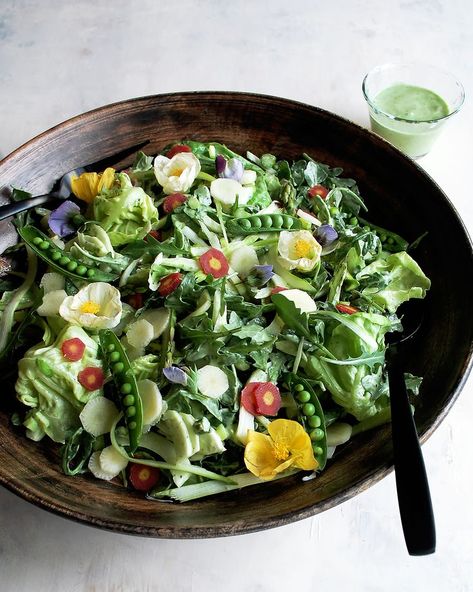 Spring Butter Lettuce Salad with Basil Yogurt Dressing, a really delicious and versatile #recipe - The Original Dish @theoriginaldish Healthy Butter Chicken Recipe, Butter Lettuce Salad, The Original Dish, Mix Salad, Lettuce Salad Recipes, Spring Meals, Butter Lettuce, Salad Recipes Video, Yogurt Dressing