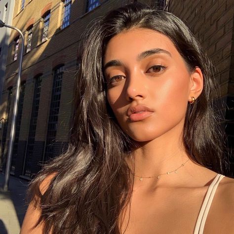 Half Indian Half White, Neelam Gill, Models To Draw, Sunkissed Skin, Dope Makeup, Pretty Skin Care, Pretty Skin, Female Actresses, Brown Girl