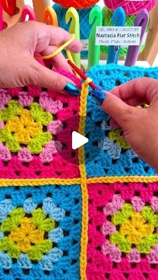 Joining Granny Squares Crochet Video Tutorials, Crochet Multicolor Yarn, Tutorial Embroidery, Joining Granny Squares, Handmade Tutorial, Crochet Rag Rug, Granny Square Crochet Patterns Free, Crochet Hack, Crochet Granny Square