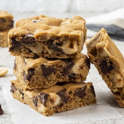 Original NESTLÉ® TOLL HOUSE® Chocolate Chip Pan Cookie Bars Tollhouse Cookie Bars, Chocolate Chip Pan Cookies, Nestle Toll House Cookies, Blonde Brownies, Tollhouse Chocolate Chip Cookies, Toll House Chocolate Chip, Pan Cookies, Chocolate Chip Bars, Toll House