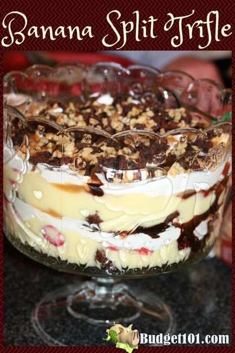 Throw Together Dessert, Banana Split Trifle, Desserts Banana, Banana Trifle, Banana Split Dessert Recipes, Easy Holiday Desserts Christmas, Trifle Bowl Recipes, Desserts Halloween, Trifle Cake