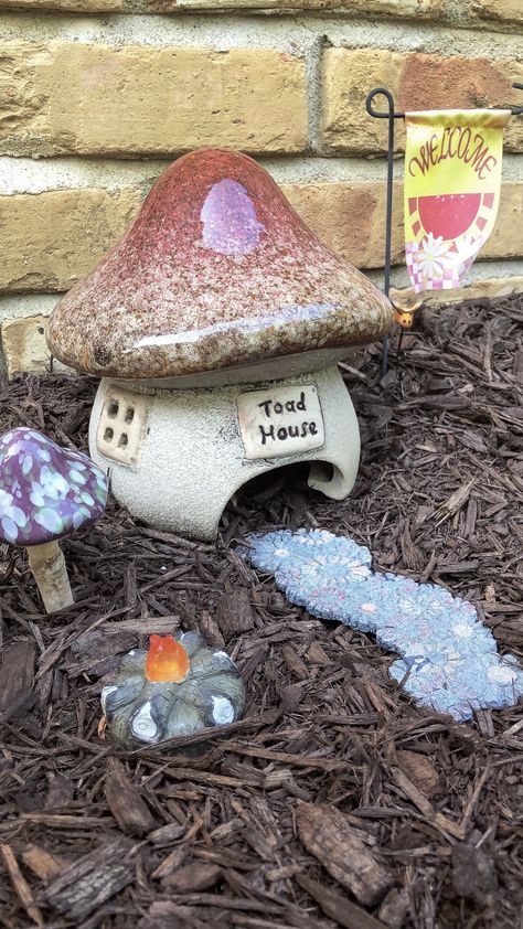 Charbagh Garden, Diy Toad House, Ceramic Toad Houses For The Garden, Toad Habitat, Ceramic Toad House, Toad Abode Diy, Easy Ceramics, Frog Hotel, Toad Village