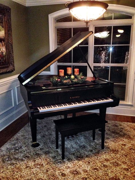 Grand Piano Decor, Grand Piano Living Room, Piano Rooms, Grand Piano Room, Piano Room Decor, Piano Living Rooms, Piano Christmas, Baby Grand Piano, Piano Decor