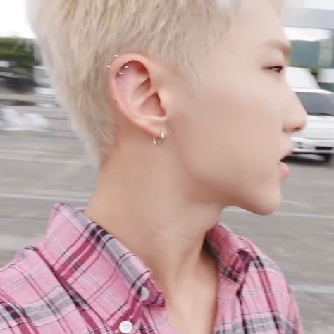 Hoshi Seventeen Piercing, Seventeen Joshua Ear Piercings, Hoshi Double Helix Piercing, Hoshi Hairstyle, Hoshi Ear Piercing, Kpop Piercings Male, Seventeen Piercings, Hoshi Piercing, 3 Helix Piercing