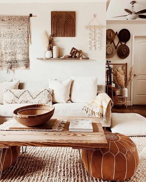 salon marocain avec une touche minimaliste scandinave Style Salon, Mexican Home Decor, Starter Home, Round Ottoman, Boho Room, White Furniture, Boho Decor, House Interior, Sweet Home