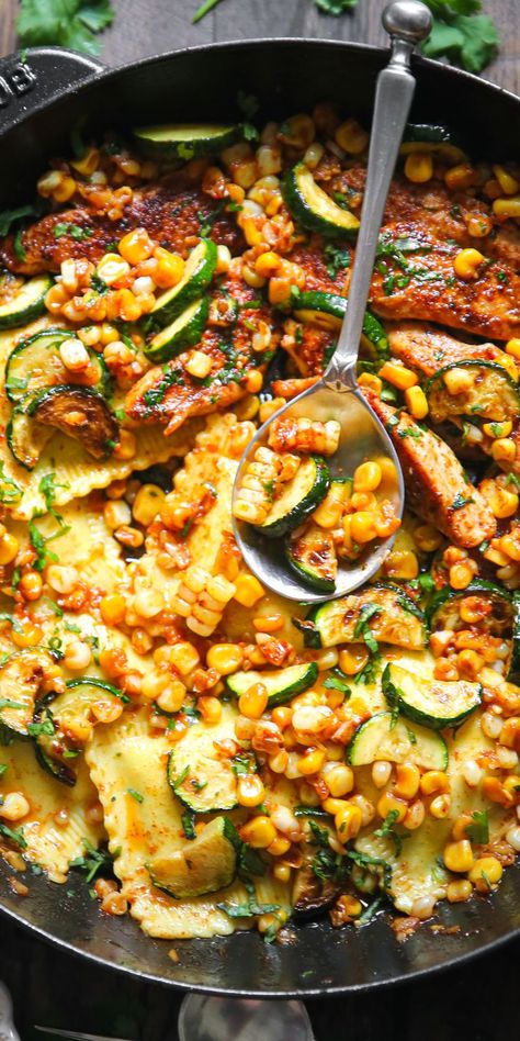 30-Minute Garlic Butter Chicken and Ravioli with Zucchini and Corn in a cast iron skillet. Chicken And Ravioli, Ravioli Dinner Ideas, Chicken With Zucchini, Chicken Ravioli, Protein Veggies, Zucchini Corn, Dinner Rotation, Healthy Bowls Recipes, Ravioli Recipe