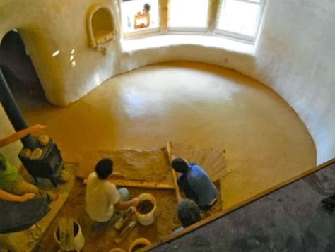 Build Naturally...Blog: Adobe Floor Basics - How to build a dirt cheap floor ;) Adobe Floor, House Gathering, Cheap Floor, Cob Building, Earth Bag Homes, Natural Building Materials, Straw Bale House, Eco Buildings, Cheap Flooring