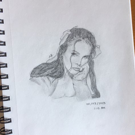 lana del rey sketch Lipstick Drawing Easy, Lana Del Ray Drawing Easy, Lana Del Rey Inspired Art, How To Draw Lana Del Rey, Drawing Ideas Lana Del Rey, Sketches Lana Del Rey, Lana Del Rey Sketch Easy, Lana Del Rey Inspired Drawing, Lana Del Rey Sketchbook