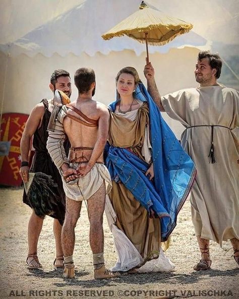 Ancient Roman Clothing, Roman Clothing, Ancient Greek Clothing, Biblical Costumes, Roman Clothes, Rome Outfits, Medieval Garb, Empire Romain, Rome Antique