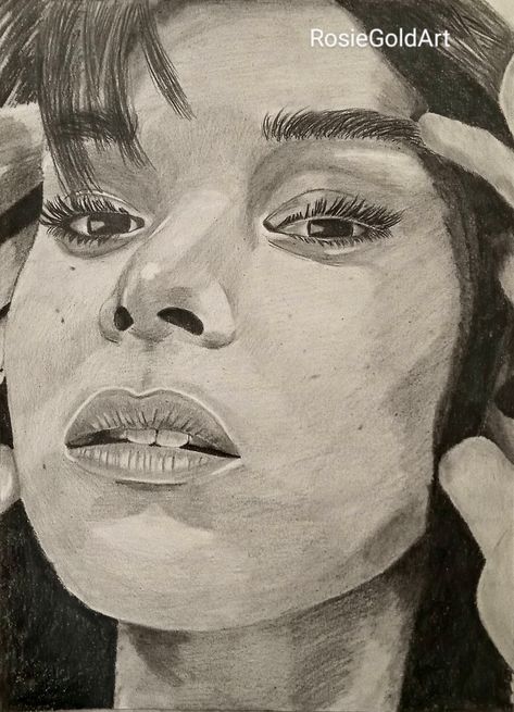 Hailee Steinfeld Black And White, White Drawing, Hailee Steinfeld, Black And White Drawing, Male Sketch, Black And White, Drawings, White, Quick Saves