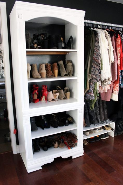 Recycled DIY closet built ins from old bookcases and entertainment center. This wall system with center rod hold are great when your on a budget and still want a glam and easy closet. #diycloset #closetorganization #closet Dresser Entertainment Center, Bookshelf Closet, Make A Closet, Repurposed Dresser, Old Bookcase, Closet Built Ins, Diy Entertainment, Simple Closet, Entertainment Center Repurpose