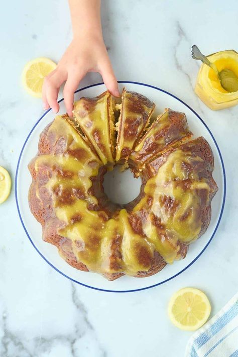 Lemon Curd Pound Cake Recipe, Lemon Curd Bundt Cake, Easter Bundt Cake, Tart Lemon Curd, Classic Pound Cake Recipe, Homemade Chocolate Fudge, Cake With Lemon Curd, Fresh Apple Cake, Lemon Dessert