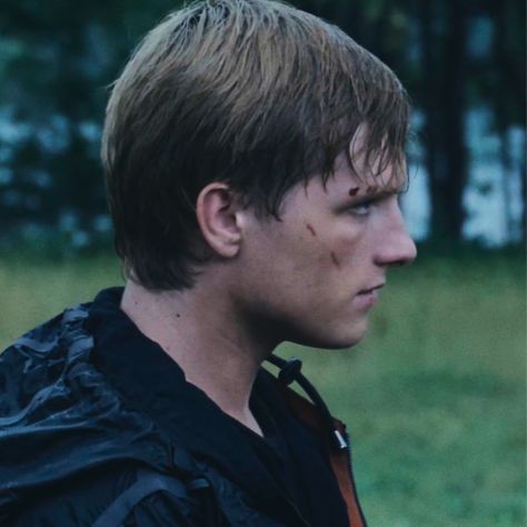 Peeta Katniss, Hunger Games Peeta, Hunger Games Fandom, Finnick Odair, Fake Life, Future Boy, Katniss And Peeta, Hunger Games 3, Peeta Mellark