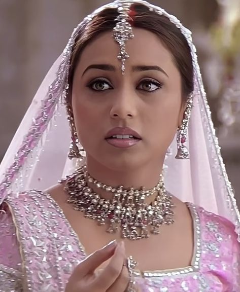 Vintage Bollywood Aesthetic, Birthday Wish For Husband, Rani Mukerji, Vintage Bollywood, Color Collection, Eye Color, Bollywood Actress, Makeup Inspiration, Beautiful People