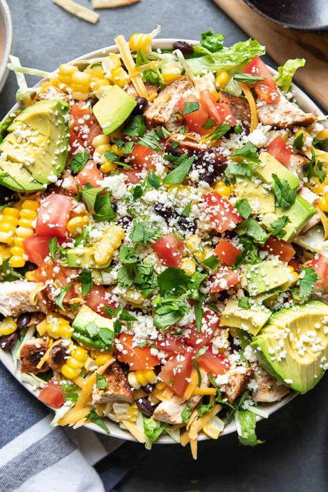 Taco Salad Dressing, Loaded Chicken, Healthy Tacos Salad, Chicken Taco Salad, Summer Chicken, Corn Chicken, Taco Salad Recipes, Easy Guacamole, Healthy Summer Dinners