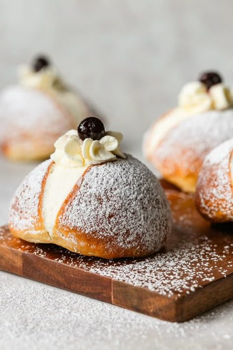 Maritozzi, Italian Cream Buns Dessert Recipes Not Too Sweet, Italian Gourmet Food, Desserts For A Restaurant, Italian Plated Desserts, Puff Pastry Pastries, Seychelles Food Recipes, Sicilian Dessert Recipes, Winter Pastry Recipes, Italian Sweets Recipes