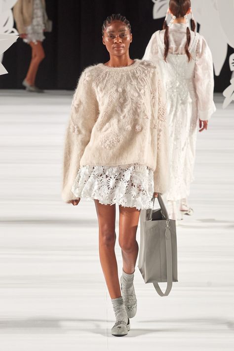 Knitwear Trends, 2025 Fashion, Summer 2025, Copenhagen Fashion Week, Couture Details, Knitwear Fashion, Couture Sewing, Sweater White, Future Fashion