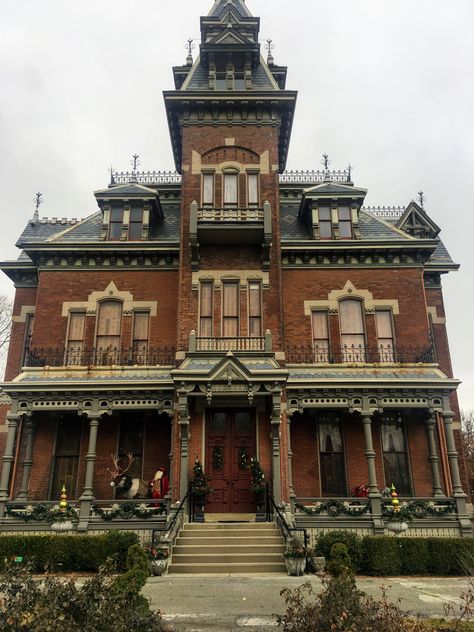 Old Mansion Exterior, Victorian Gothic Mansion, Old Victorian Mansions, Vintage Mansion, Mansion Aesthetic, Open Living Room Design, American Mansions, Gothic Mansion, 1960s House